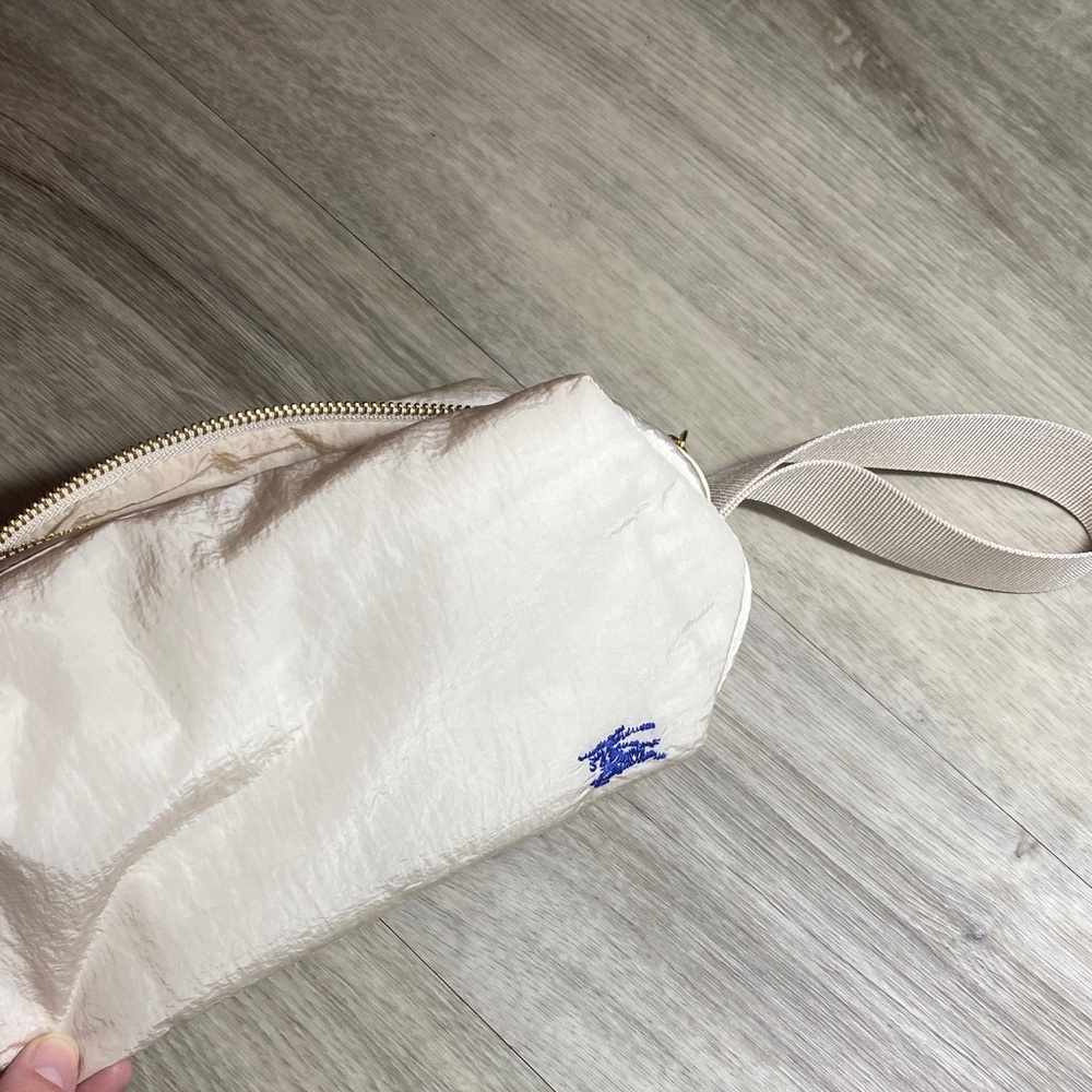 NWOT Burberry Cream Cosmetic Pouch with Blue Detail